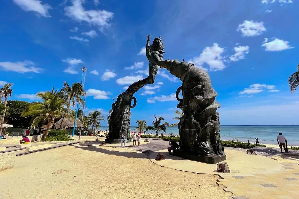 Playa Del Carmen Downtown Studio With Rooftop Pool - Walk To 5Th Ave & The Beach